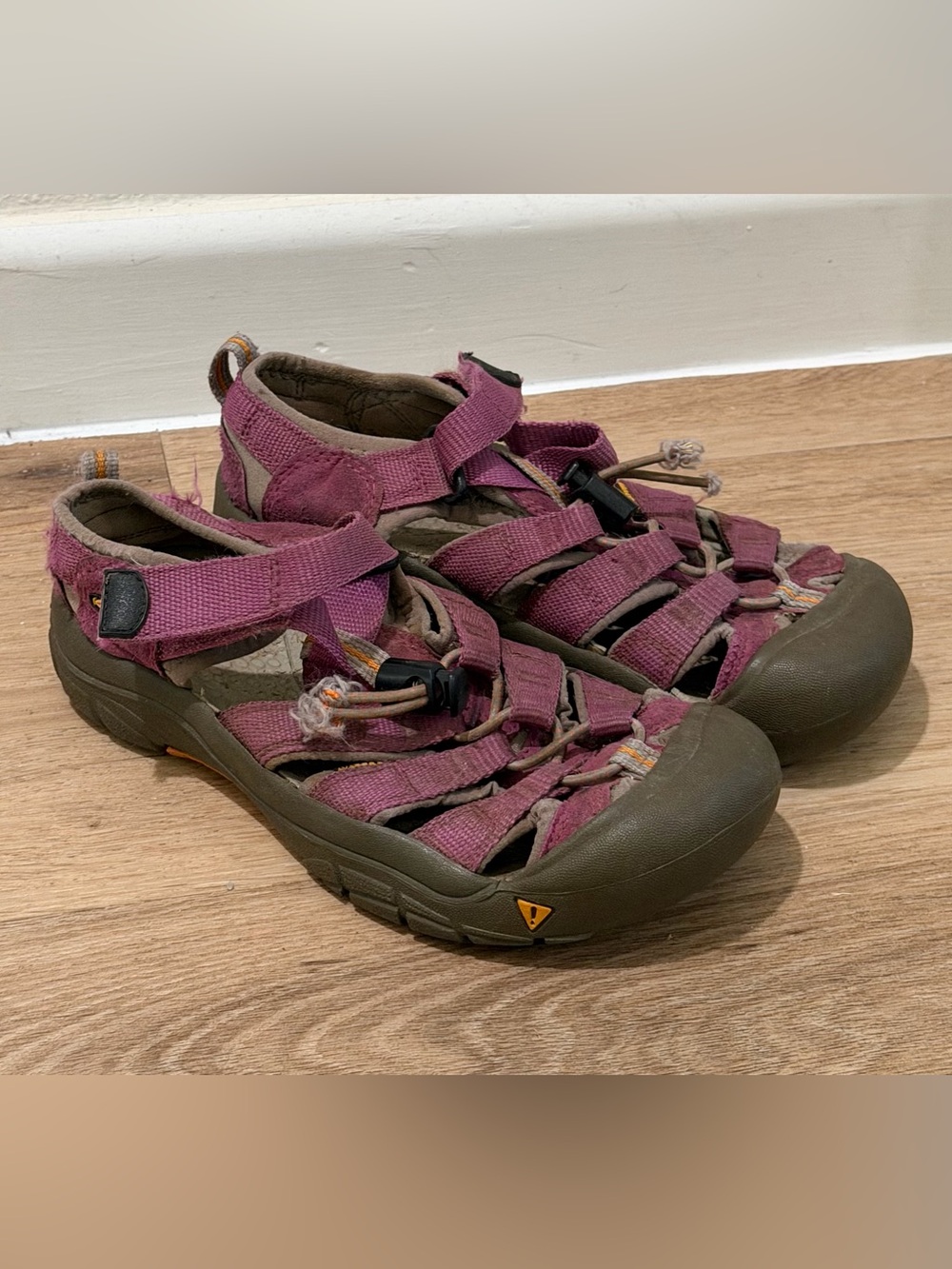 Keen Purple Newport H2 Trail Hiking Sandals Waterproof Shoes size Youth 3